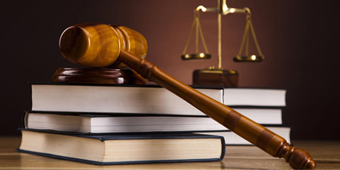 刑事案件的当事人什么时候可以聘请律师？