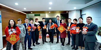 奥力给！丨“牛”转乾坤 迎接更加美好的未来?。ㄊ悠担? width=