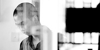 对要承担刑事责任的未成年罪犯，法院会怎么判刑？