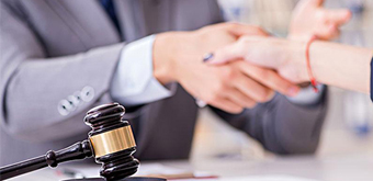 在侦查阶段，辩护律师可以为当事人提供哪些帮助？