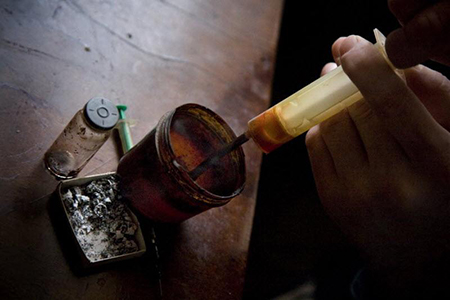 容留他人吸毒三次应判多久、罚金多少？(图1)