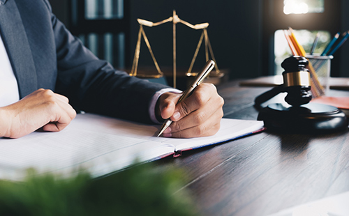 刑事案件为啥要请律师？(图1)