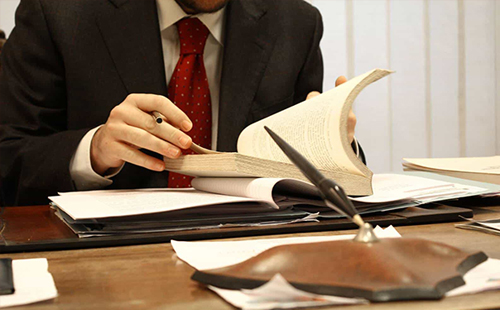 10万请一个刑事律师值得吗（如何找到靠谱的刑事律师）