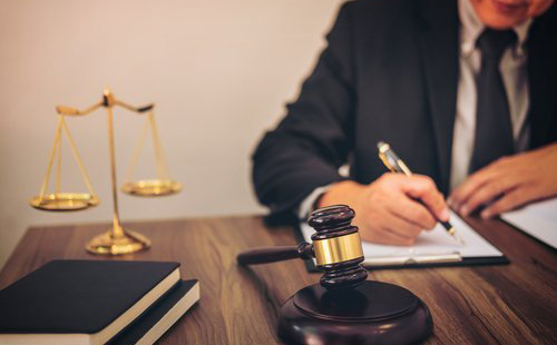 刑事案件哪些人可以委托律师？(图1)